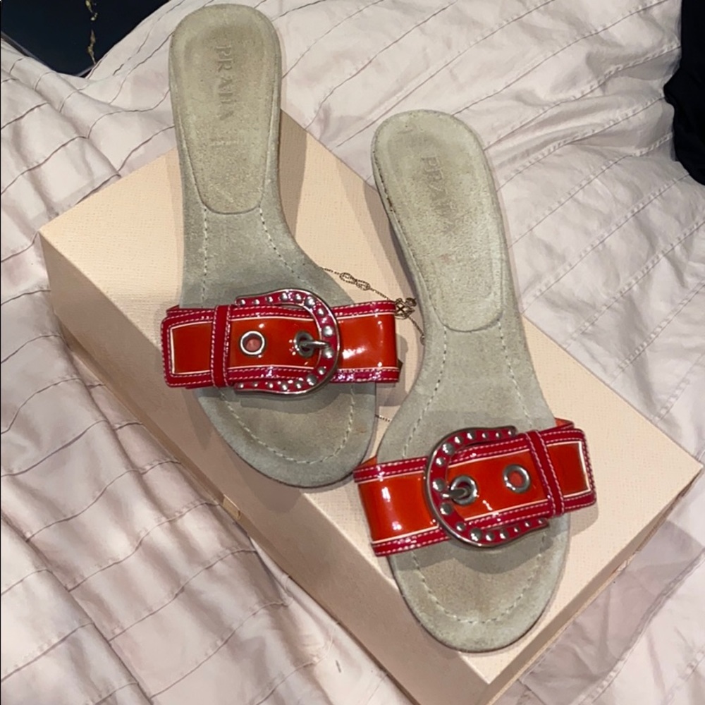 Prada sandals on a small heel ❤️